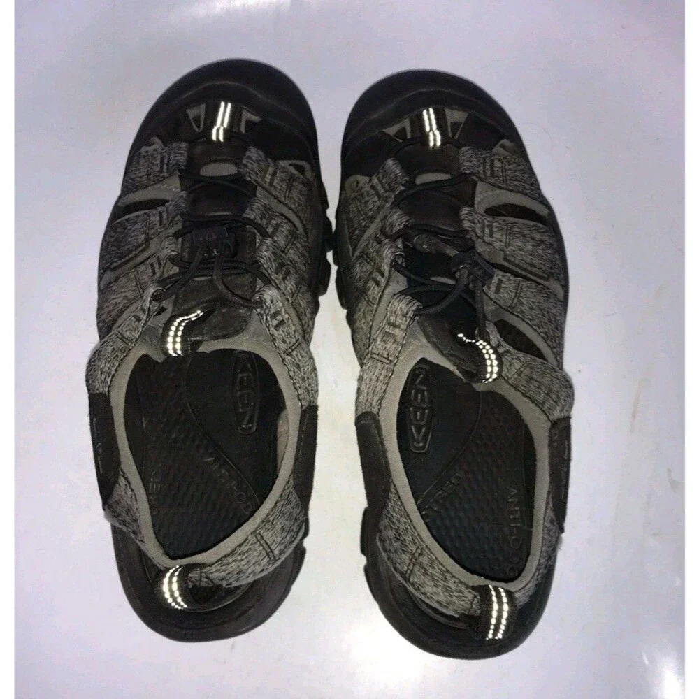 KEEN Men's Size 11 Newport H2 Sandal/Sneaker in Black/Steel Grey Color Way Used